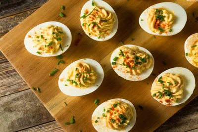 Horseradish Deviled Eggs with Sugar